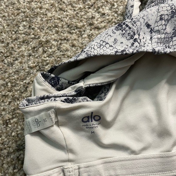 ALO Yoga Snake Print Bra - Black and White - Picture 6 of 6